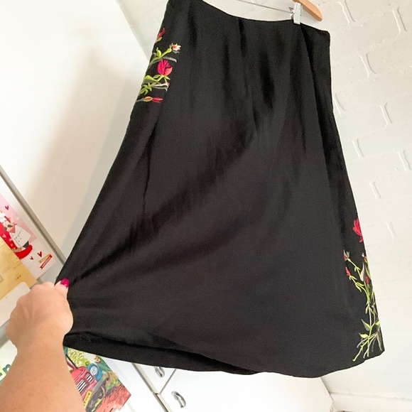 AdditionElle Midi Skirt Linen Black Floral Roses red Embrodered Dark romantic 16 - Picture 9 of 10